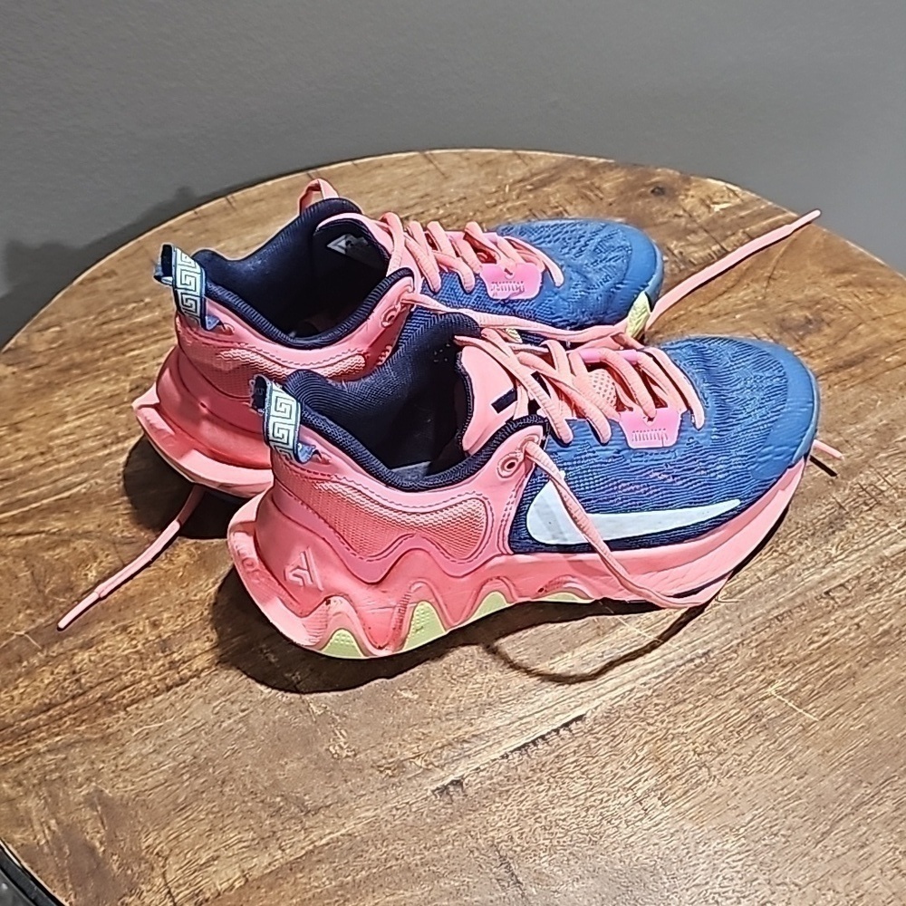 Nike Giannis Pink Immortality 2 size 4